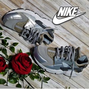 Nike Air Huarache Run Silver Gray women’s size 10